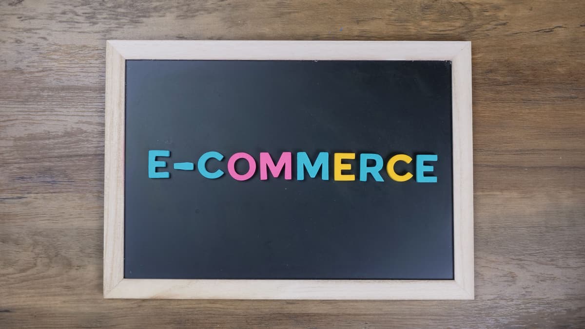 Interneta veikala izveide — Shopify un WooCommerce salīdzinājums